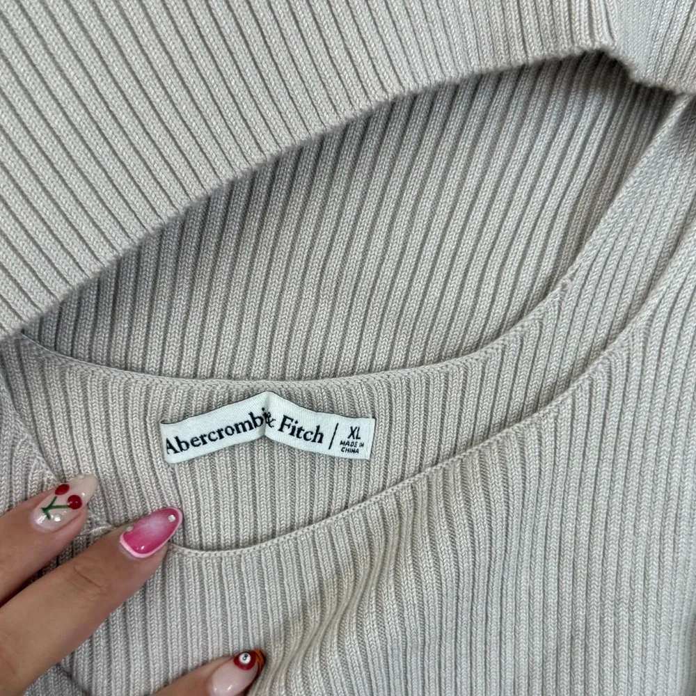 Abercrombie & Fitch Two Piece Ribbed Sweater Tank with Sleeves